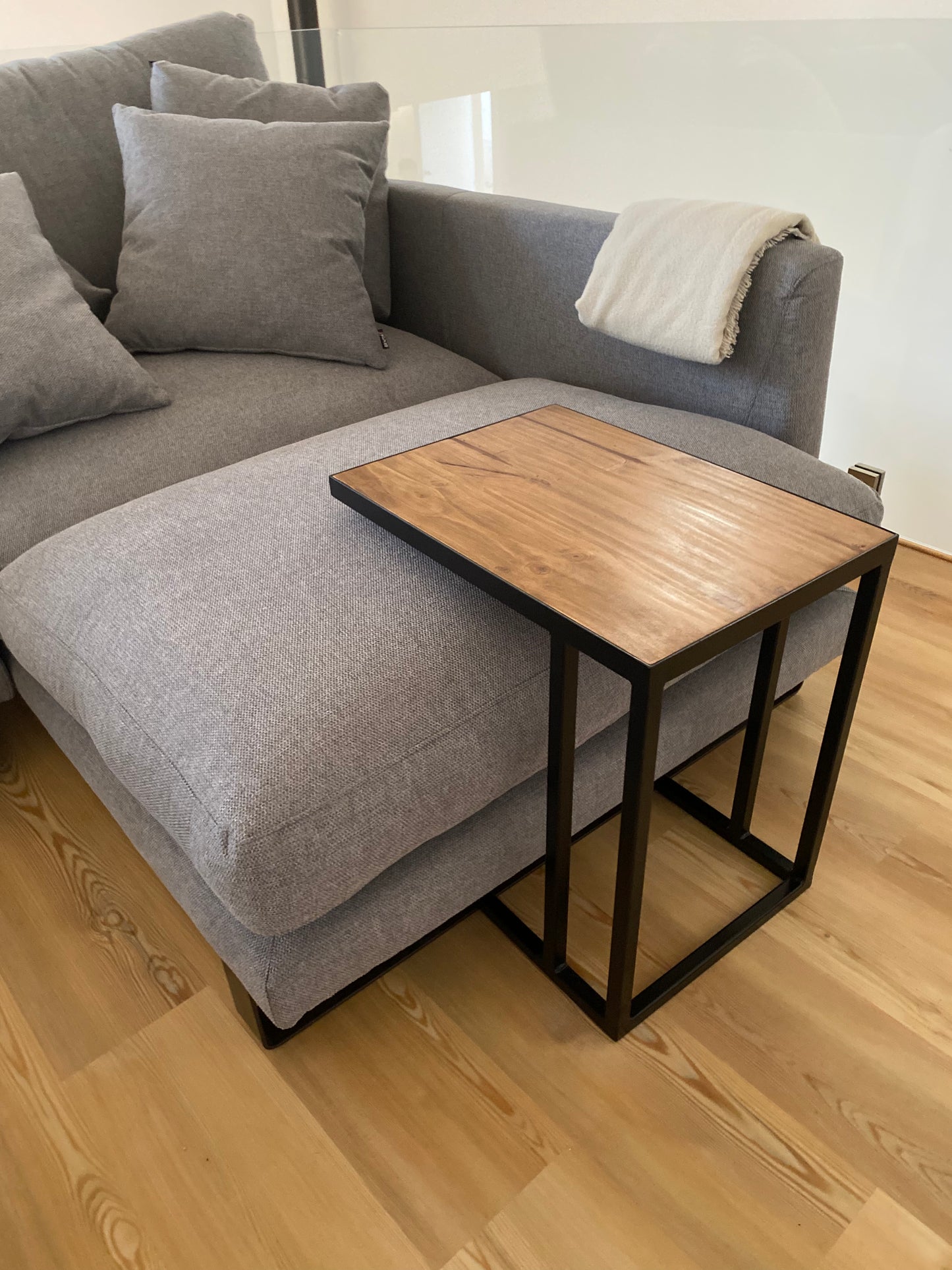 <tc>BRUNA side table </tc>