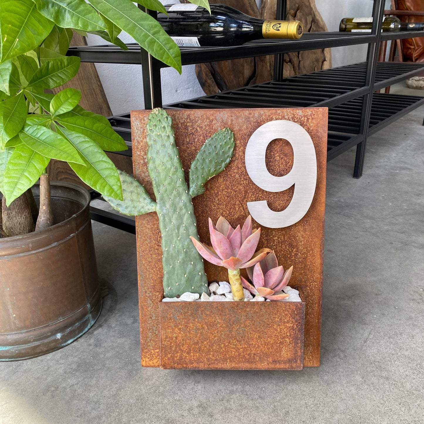 Türnummer mit Blumenkasten PENÉLOPE