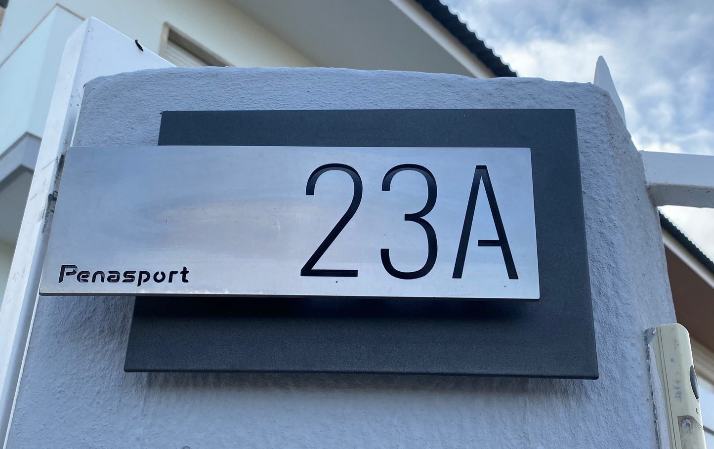 Personalisierte Türnummer (33x16cm) ZEUS