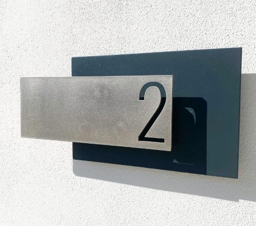 Personalisierte Türnummer (33x16cm) ZEUS